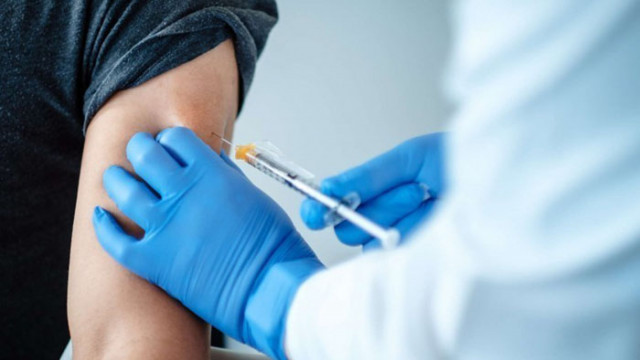 Великобритания ще започне повторно ваксиниране на населението срещу COVID 19 Началото